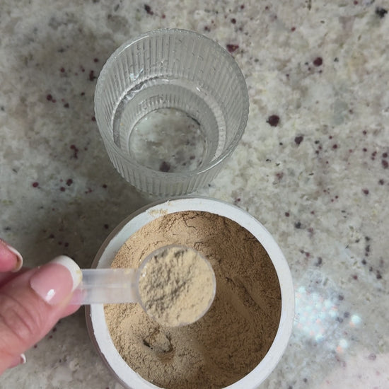 How to serve LongTails NAD+: one scoop, mix with water, pour over food.