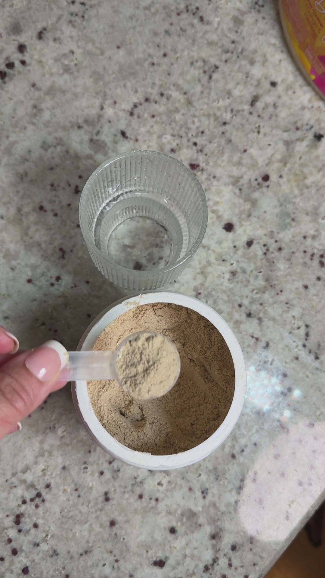 How to serve LongTails NAD+: one scoop, mix with water, pour over food.